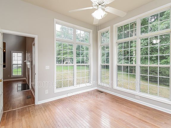3rd image of 4214 Clovelly Dr