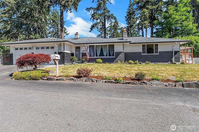 3rd image of 7913 Westshore Drive SW