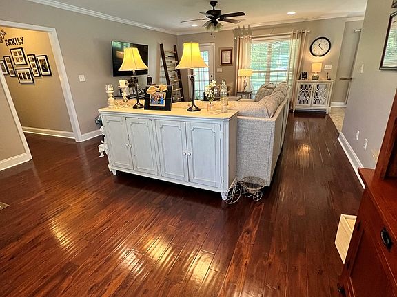 4th image of 121 Wisteria Ln