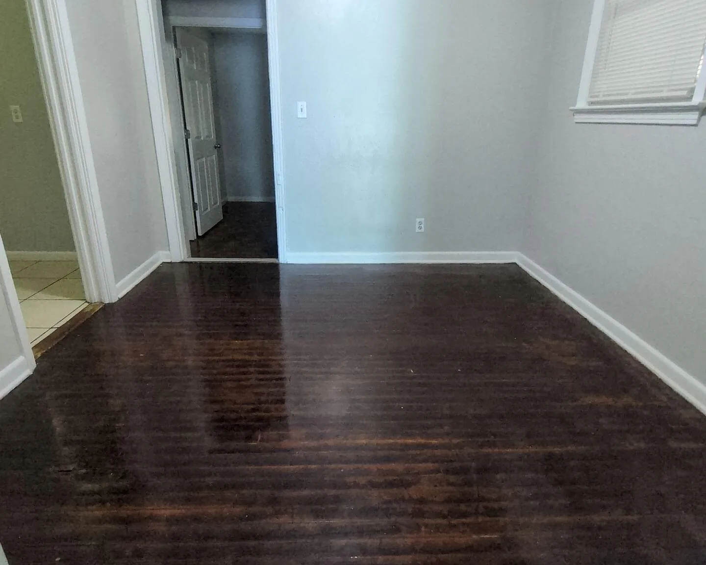 3 bed, 1.0 bath, 1080 sqft, $1,350 — Photo 3