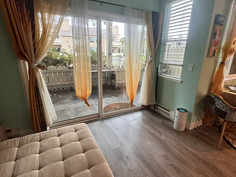 125 Lakeshore Ct — Photo 3