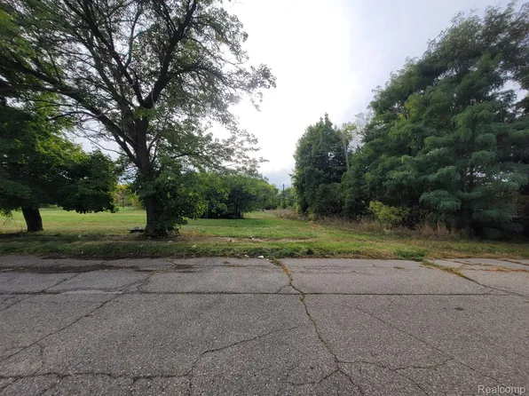 6935 E Congress St, Detroit, MI 48207