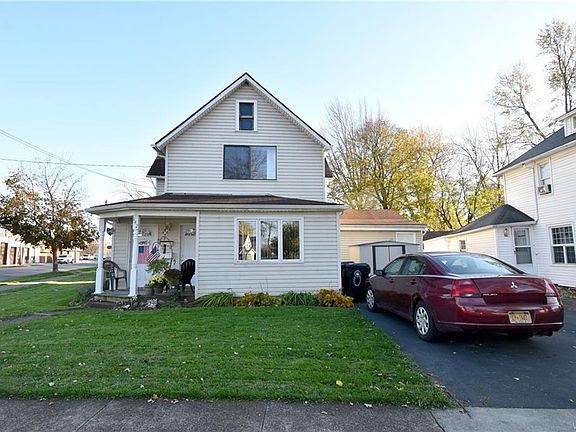 2nd image of 142 Young St