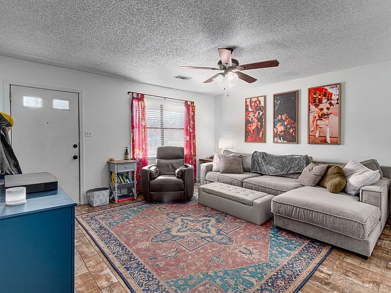 1116 W Nettleton Ave — Photo 2