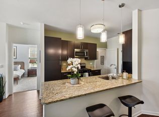 2703 Showplace Dr #2663-303, Naperville, IL 60564