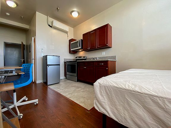 4th image of 1030 E Green St #16B