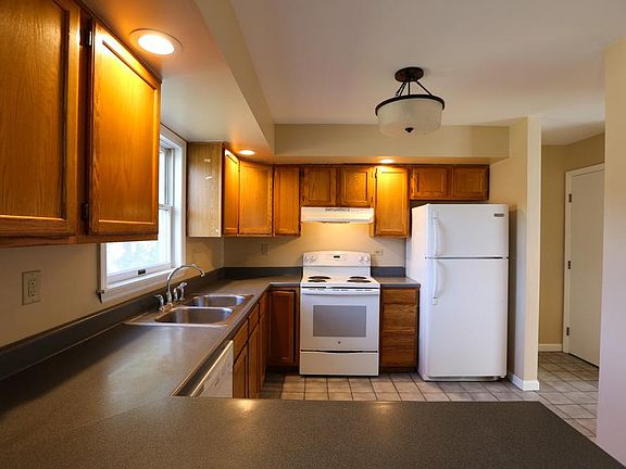 3rd image of 221 Vineyard Ave
