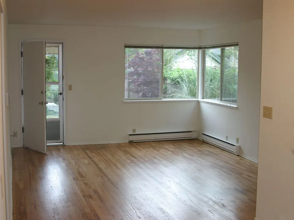 Hardwood in 2BR LR