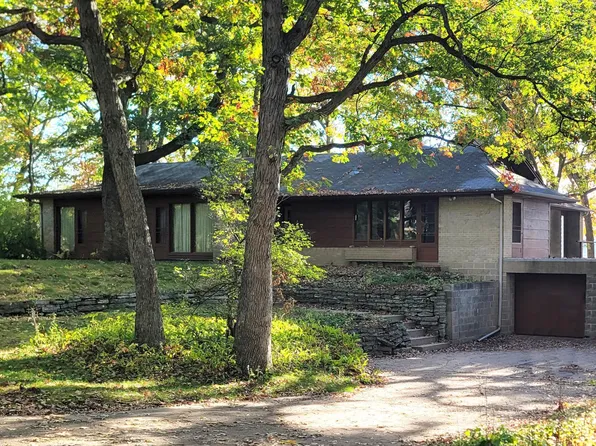 12 W Shore Rd, North Oaks, MN 55127