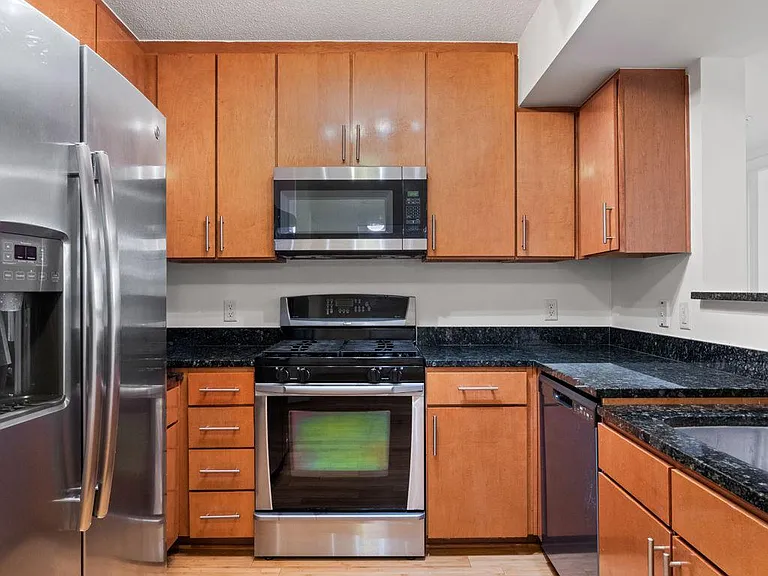 915 E St NE #505 — Photo 24
