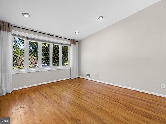 5th image of 8407 Thornton Rd