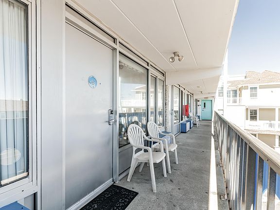 4th image of 870 7th St #310