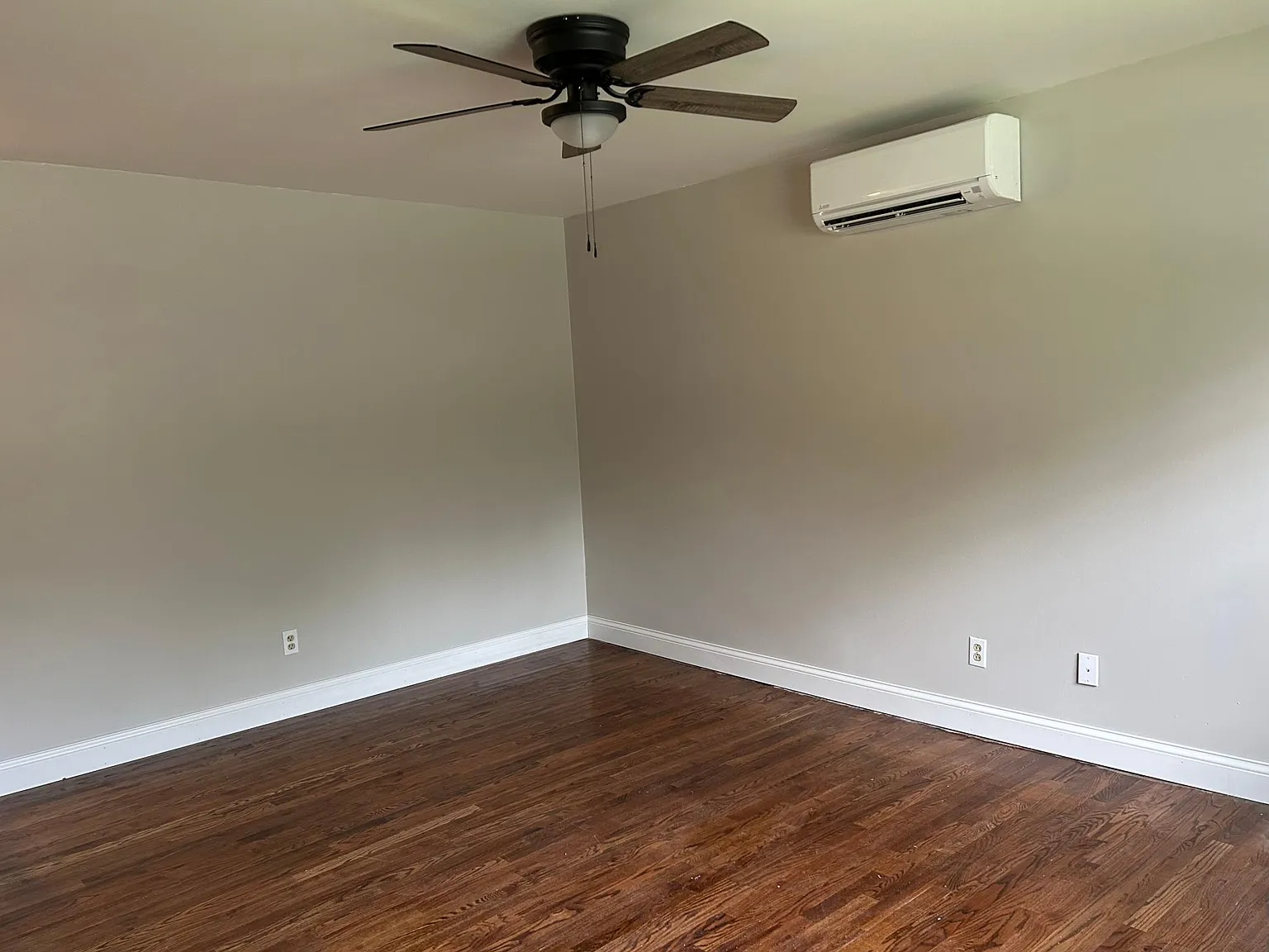 1314 Mayfield Ln — Photo 2