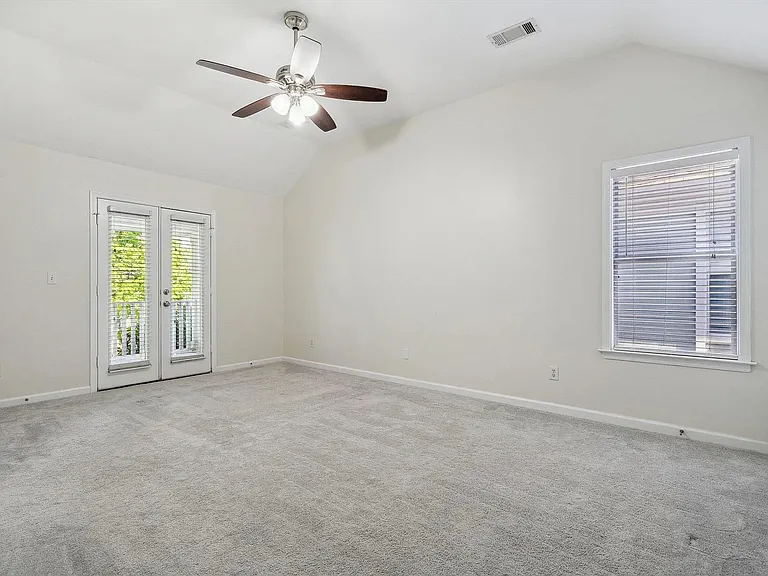 1133 Island Pl E — Photo 16