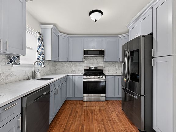 3rd image of 402 Candlewood Way
