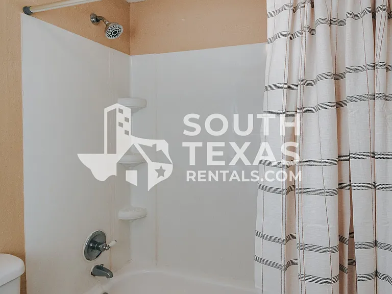 1811 Lawndale Ave — Photo 7