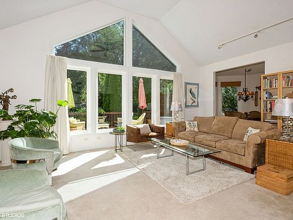 4th image of 3 Hilltop Ln