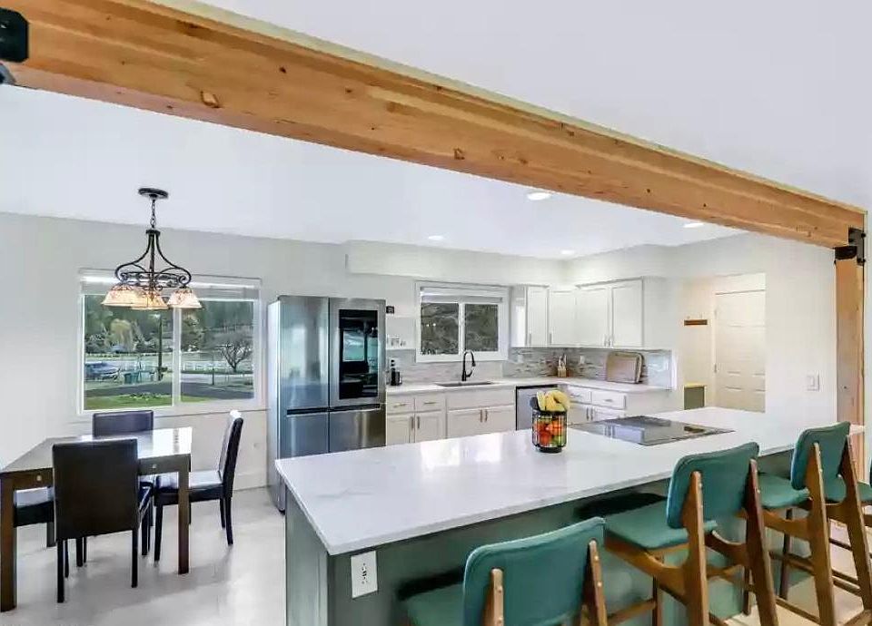 Beautiful entertainment kitchen