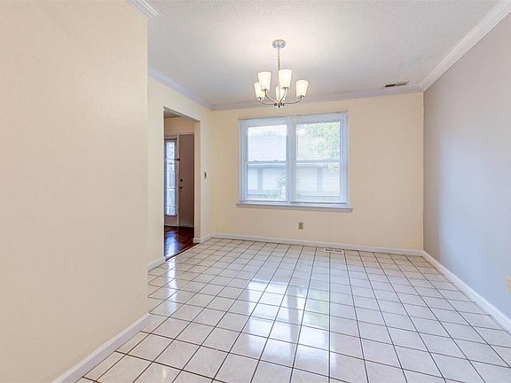 3rd image of 2336 Seven Pines Dr