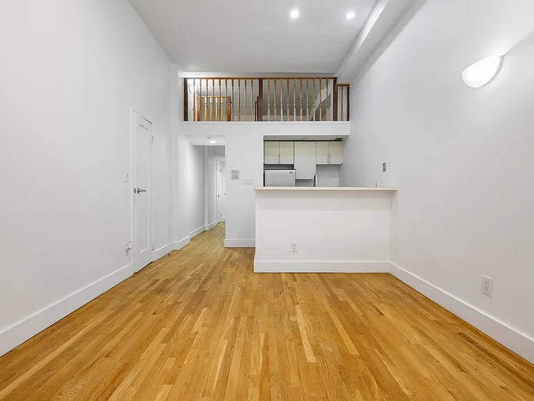 213 E 37th St #1F — Photo 2