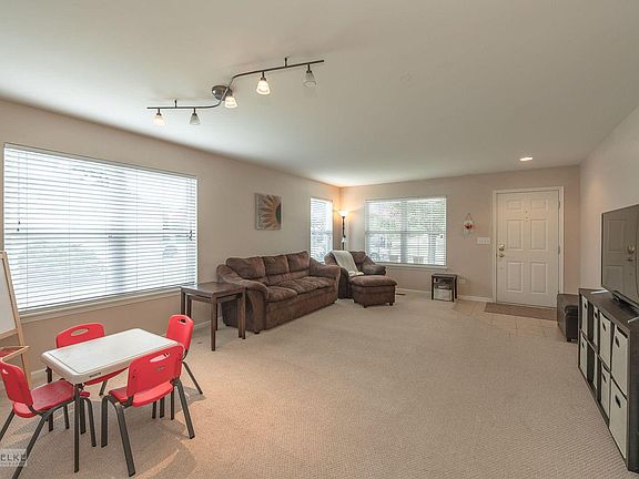 5th image of 2515 Sumac Dr
