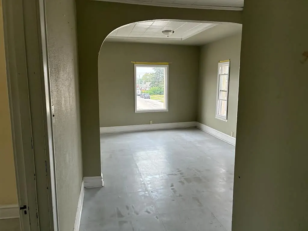 3 bed, $1,100 — Photo 2