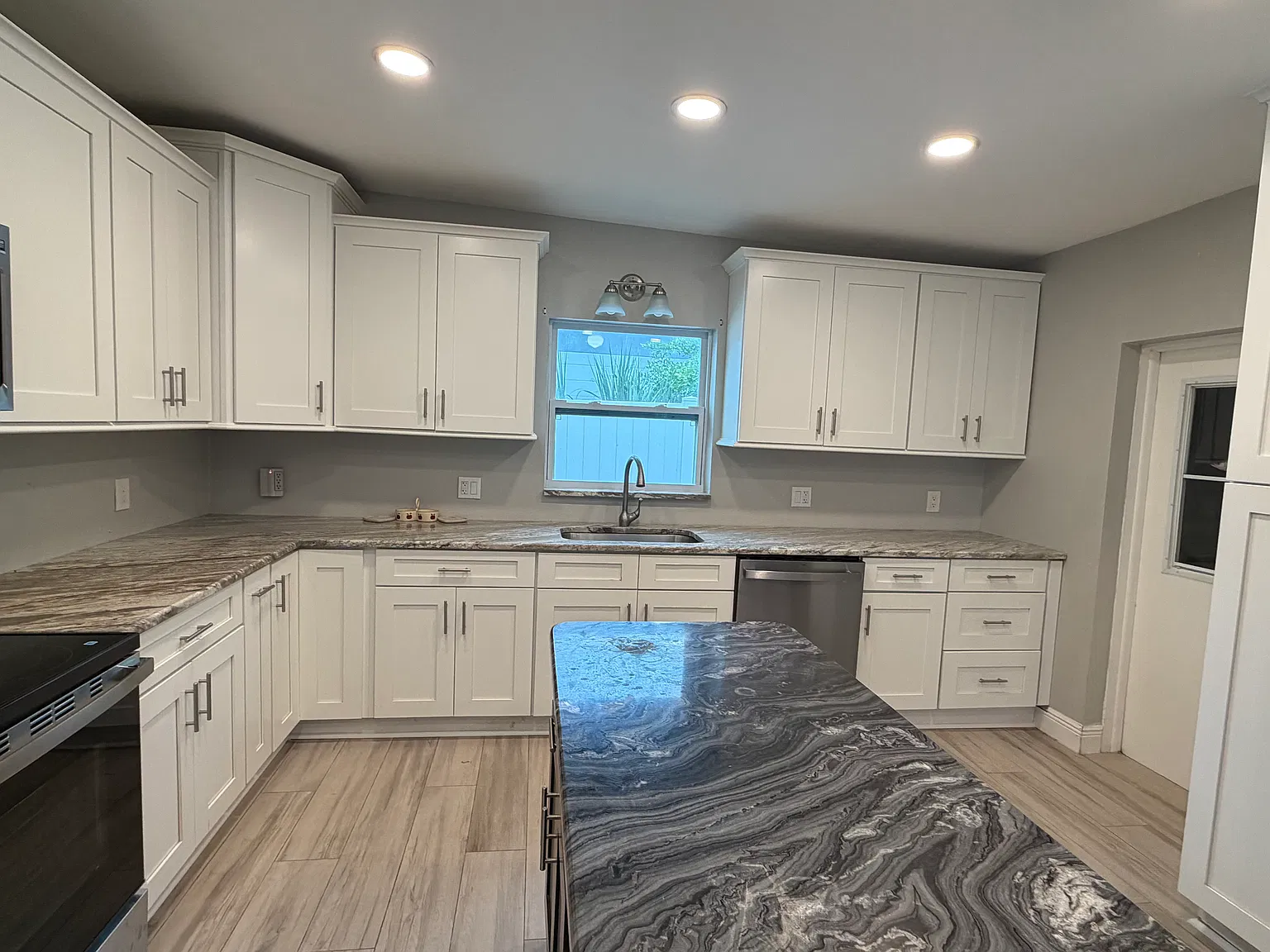 3 bed, 1273 sqft, $3,500 — Photo 3