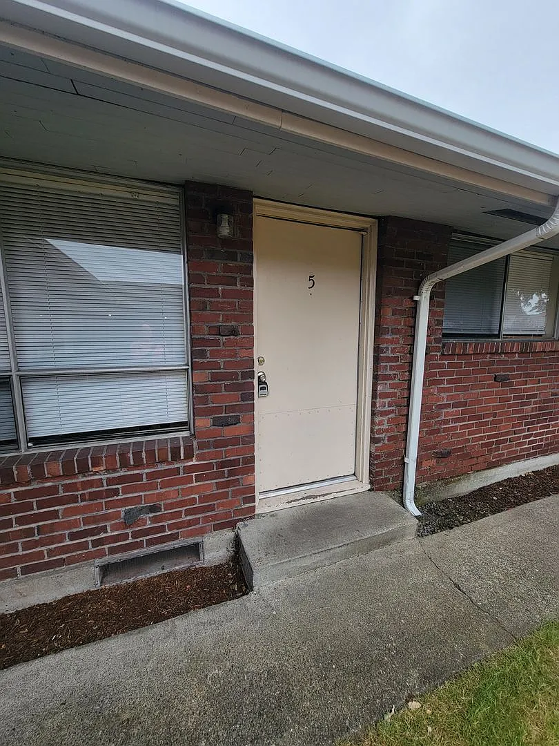 Convenient Lakewood Location. 1 bedroom $1395.00 includes most utilities — Photo 4