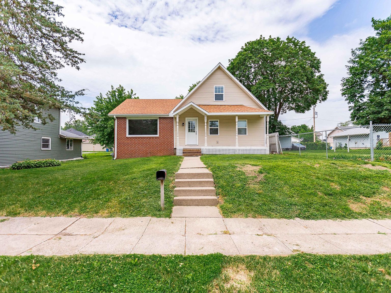 905 E 7th St, Muscatine, IA 52761 Zillow