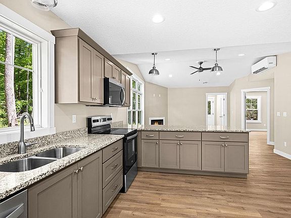 4th image of 3138 Maple Dr #3138