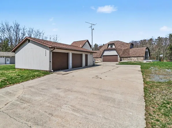 8284 W Lake Holiday Dr, Mears, MI 49436