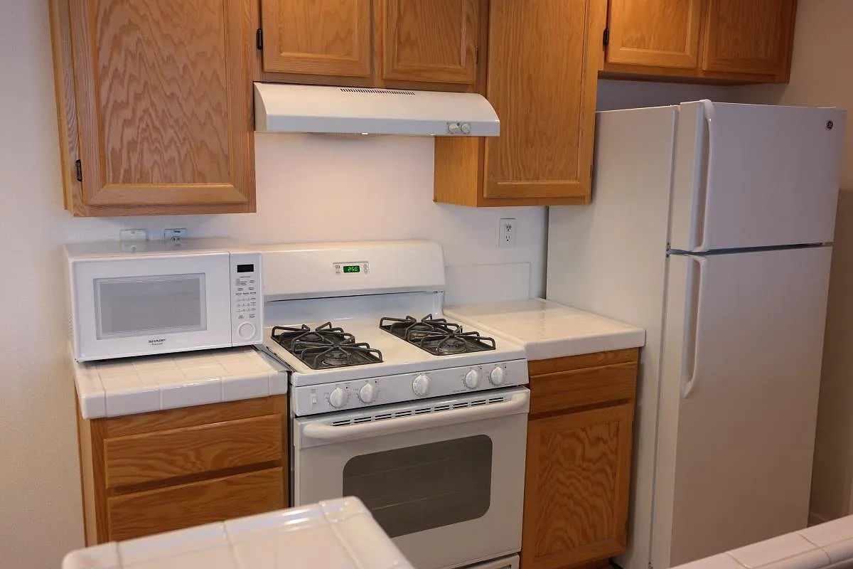 2 bed, 959 sqft, $2,800 — Photo 3