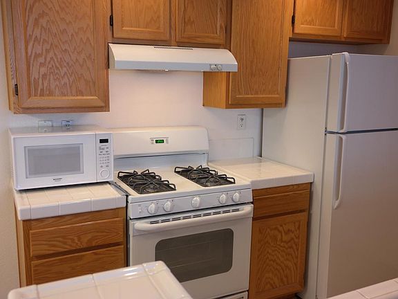 3rd image of 1875 Cannes Pl Unit 334