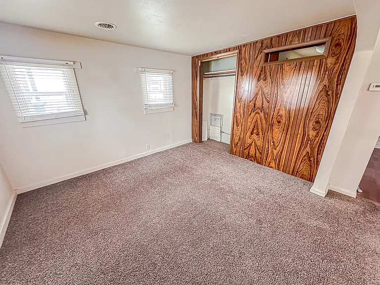 614 Seymour Ave — Photo 4