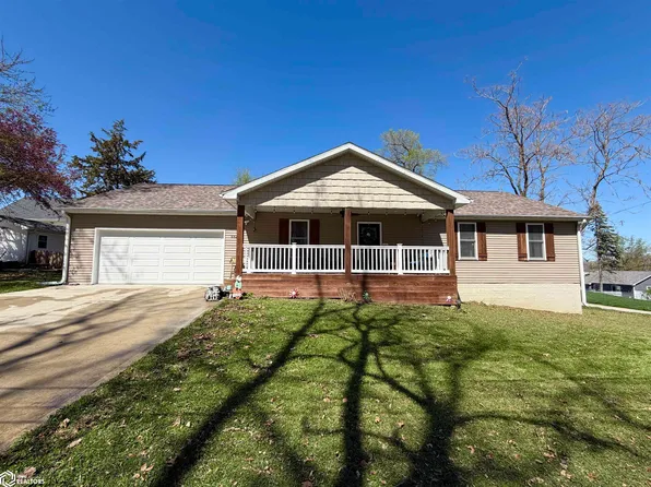 332 S 11th Ave W, Newton, IA 50208