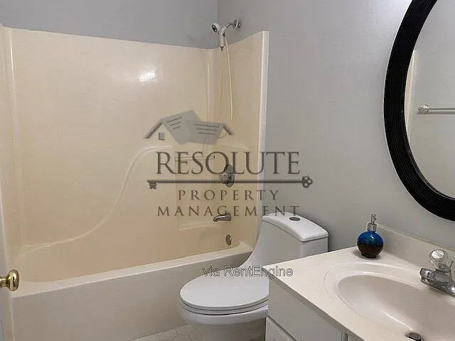 100 Woodbend Ct — Photo 10