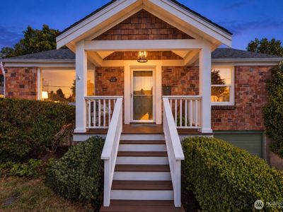 6736 10th Avenue NW, Seattle, WA, 98117