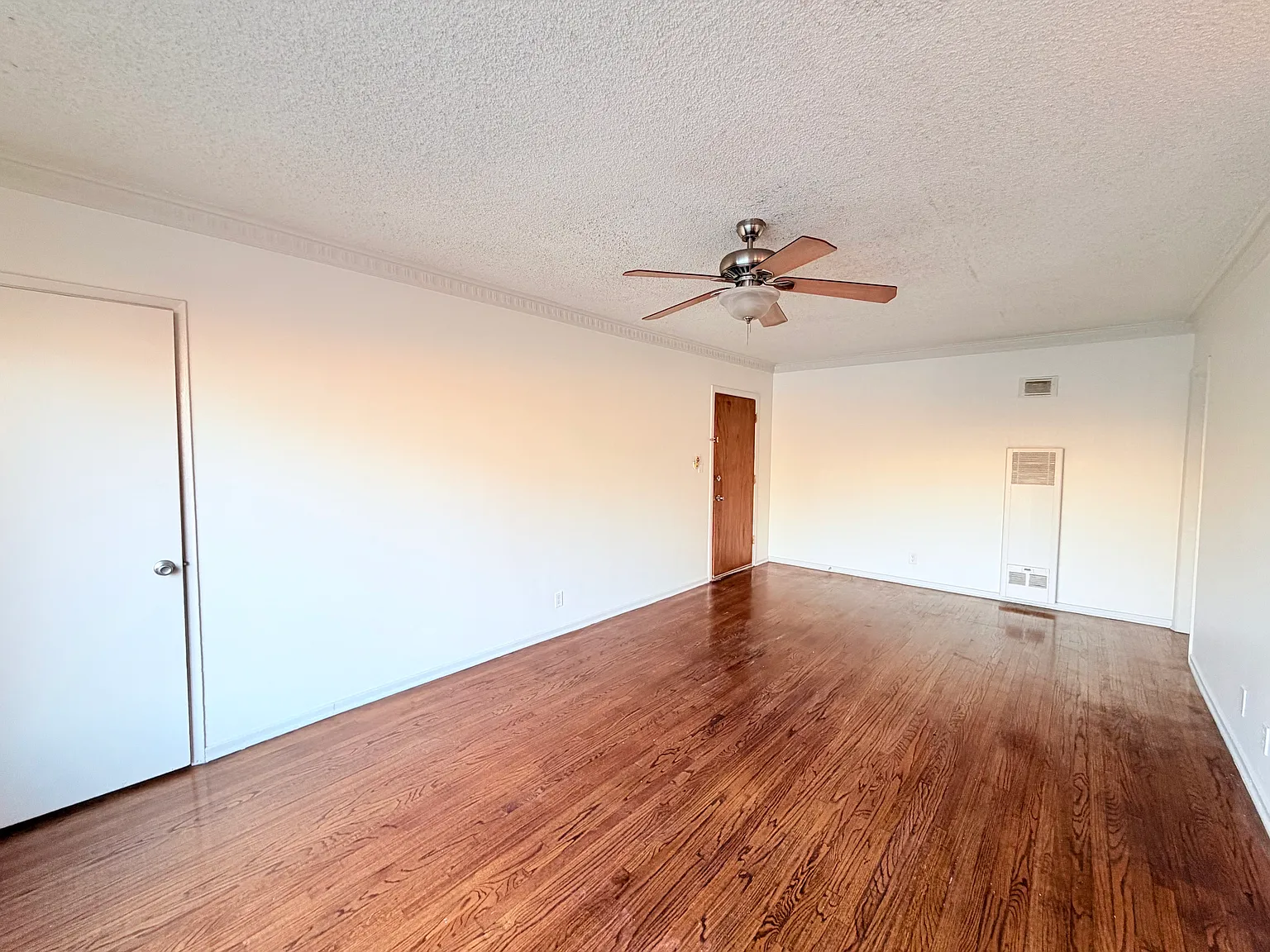 1 bed, 750 sqft, $2,350 — Photo 3
