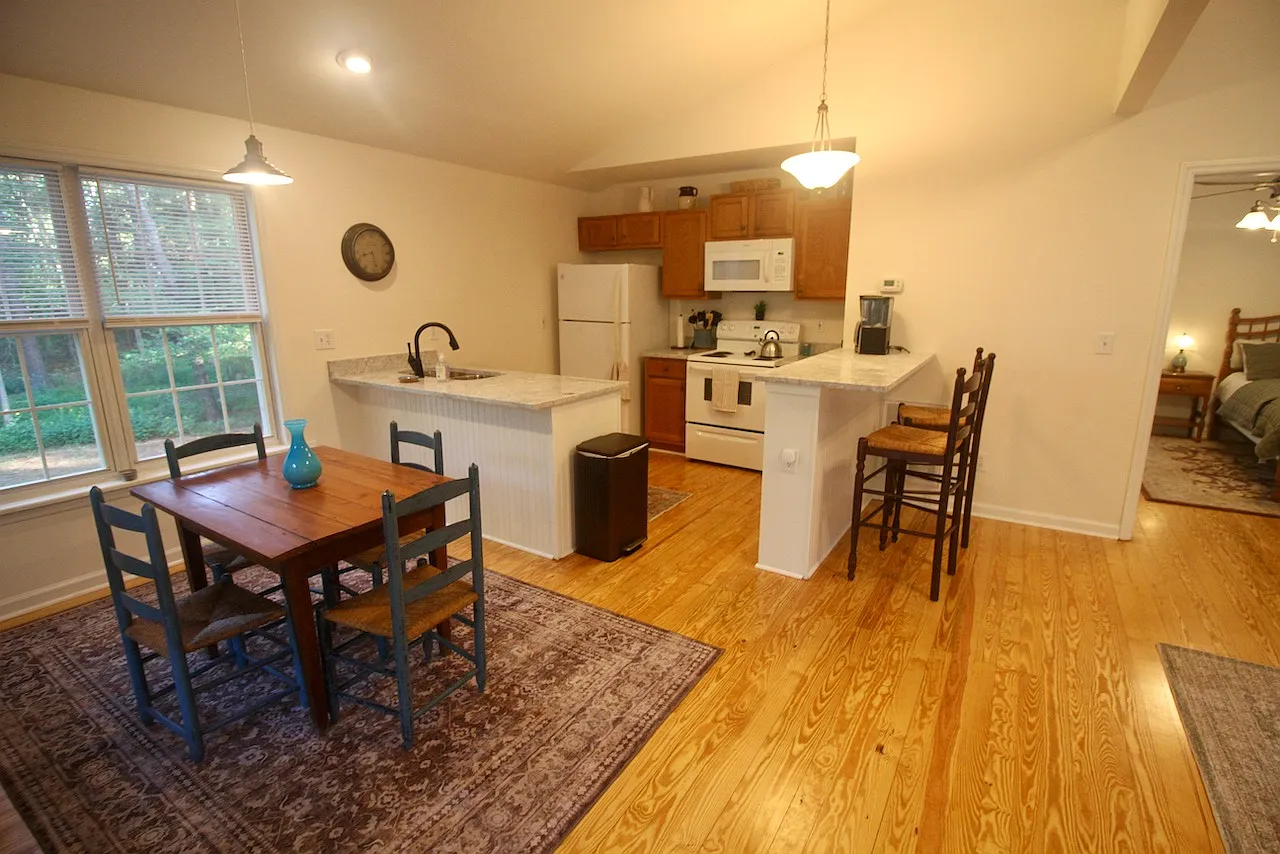 1 bed, 800 sqft, $1,600 — Photo 4