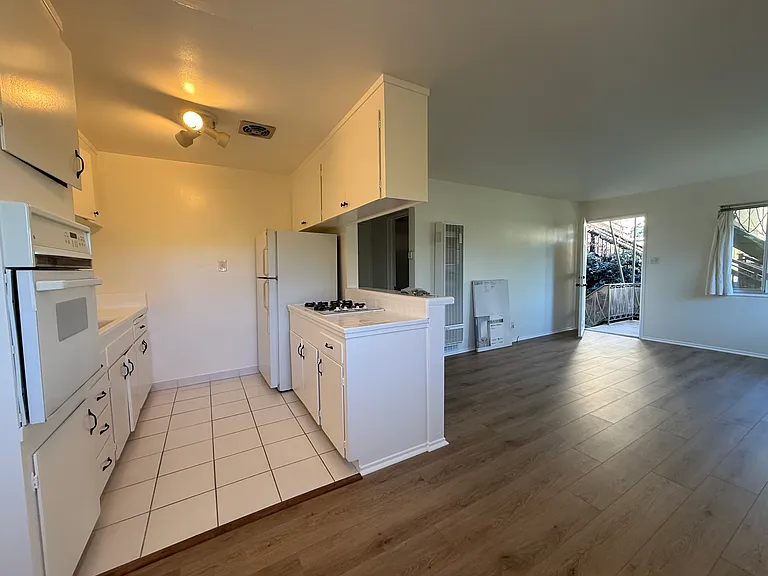 1 Shelley Dr #C — Photo 3