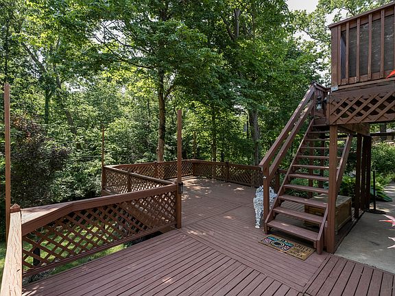 3rd image of 771 Woodview Dr