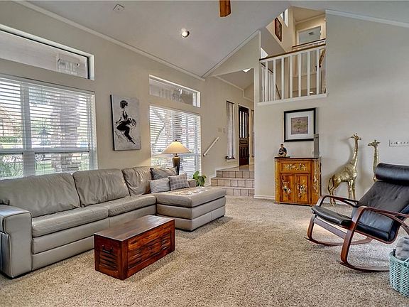 4th image of 3125 Oakdale Dr