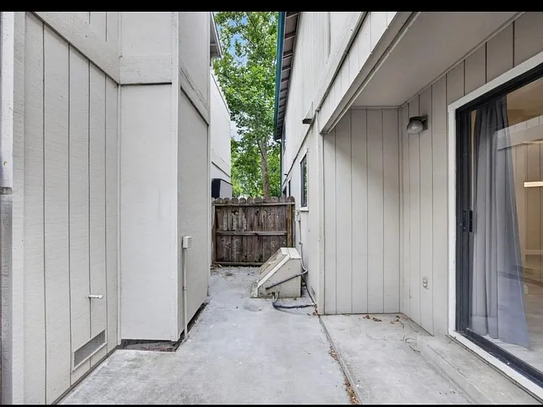 4549 Melody Dr — Photo 22