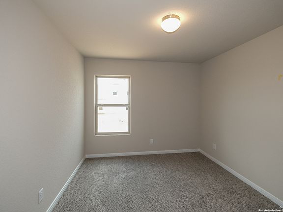 4th image of 101 Calgary Dr.