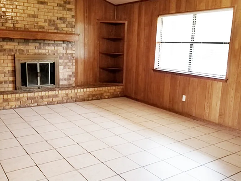 2040 Lisa Cir — Photo 3