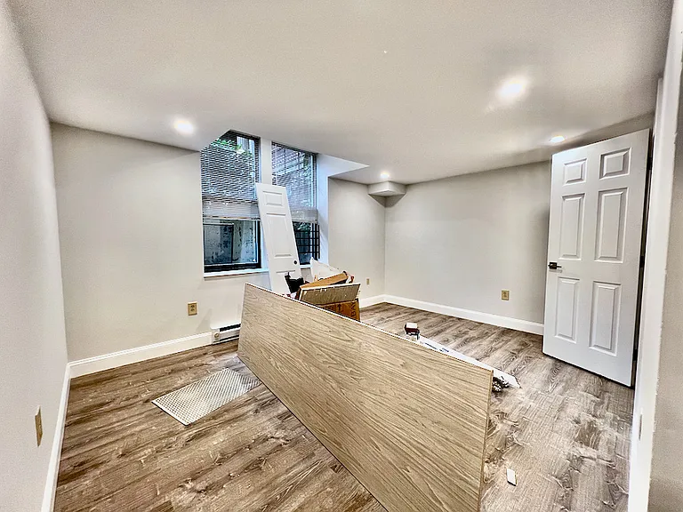 104 Queensberry St #12 — Photo 6