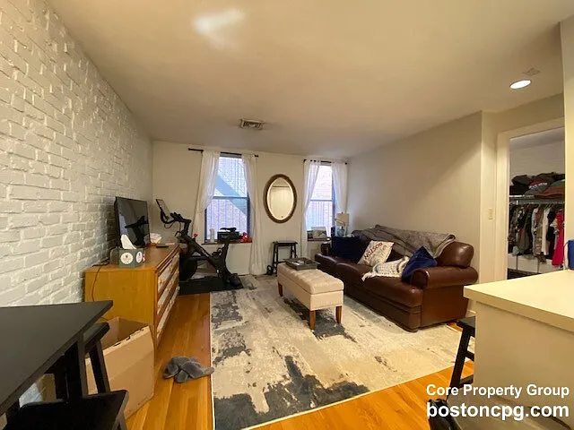 1 bed, 1.0 bath, $2,650 — Photo 3