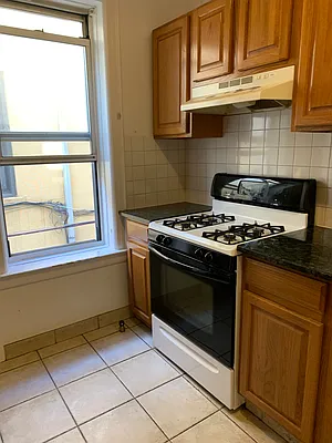 Rented by Halvatzis Realty | media 7