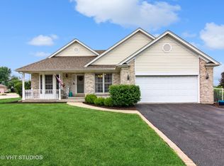 221 Fairhaven Dr, Yorkville, IL 60560