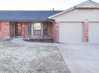 909 Mercury Rd, Edmond, OK 73003